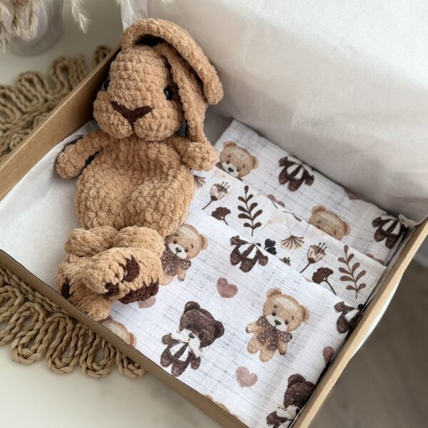 Migdukas zuikutis ir merliukai su meškiukais