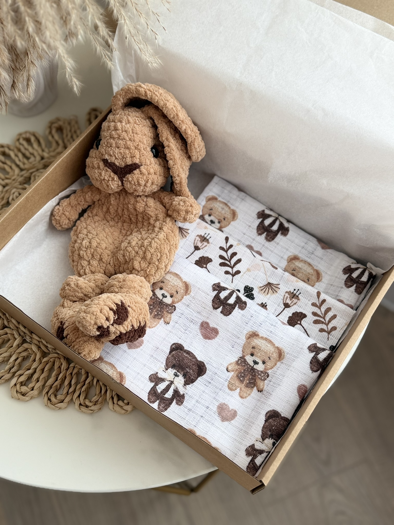 Migdukas zuikutis ir merliukai su meškiukais