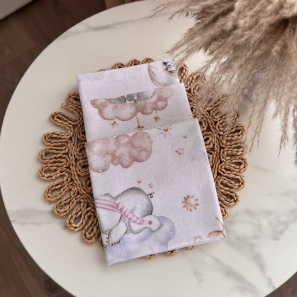 flaneliniai vystyklai kūdikiams – gyvūnai ant debeselių 75x50cm