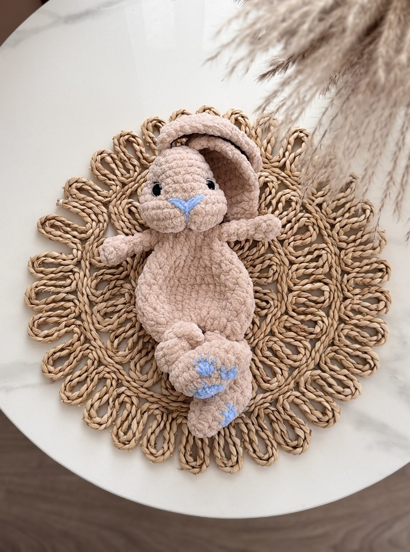 migdukas zuikutis su žydrom detalėm migdukas zuikutis su žydrom detalėm