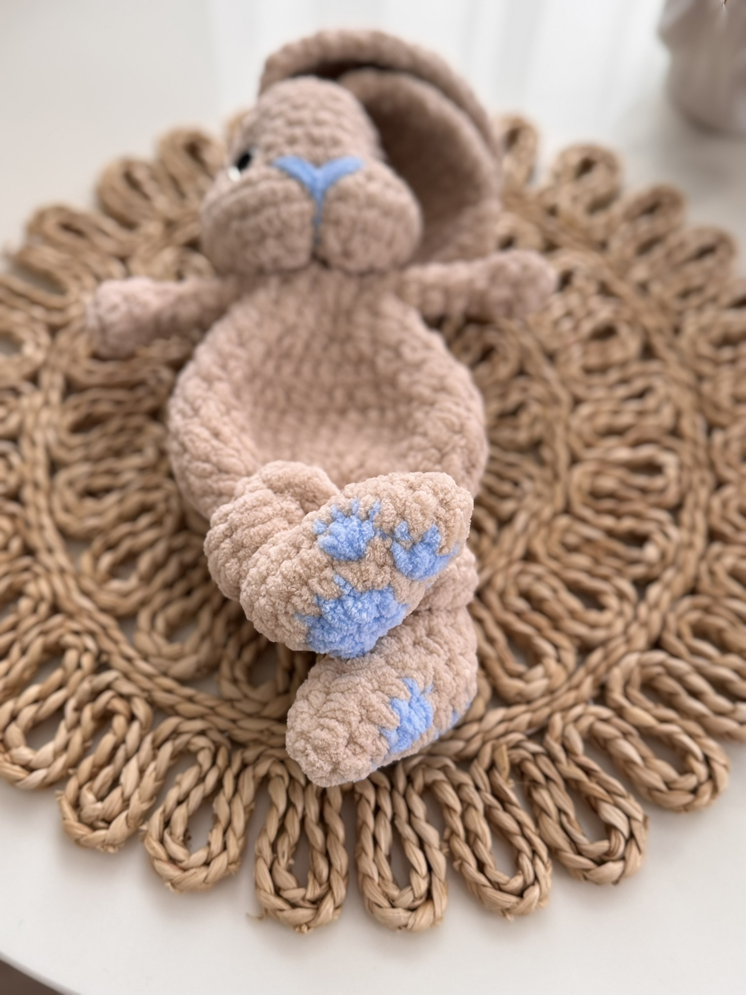 migdukas zuikutis su žydrom detalėm migdukas zuikutis su žydrom detalėm