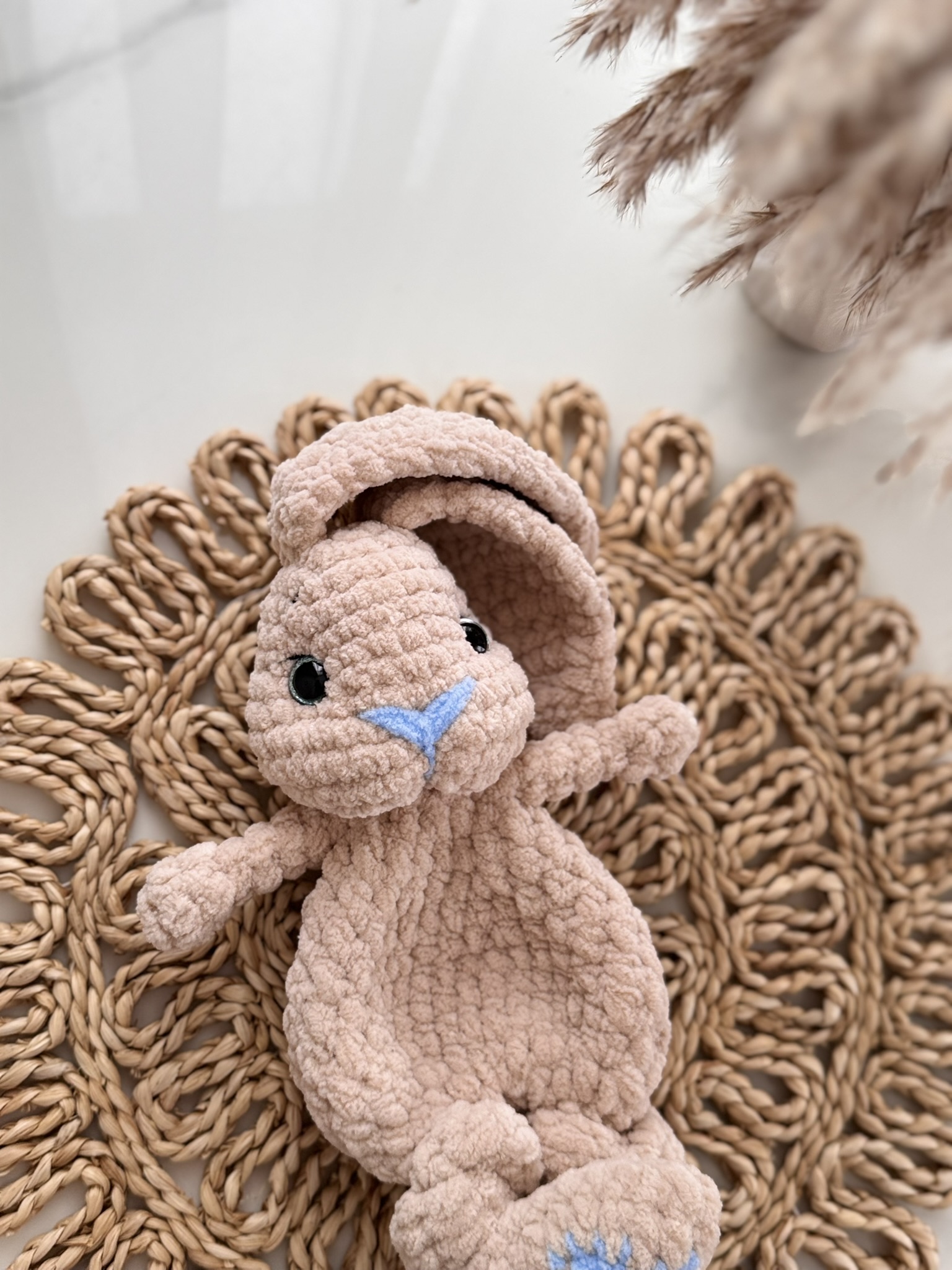 migdukas zuikutis su žydrom detalėm migdukas zuikutis su žydrom detalėm