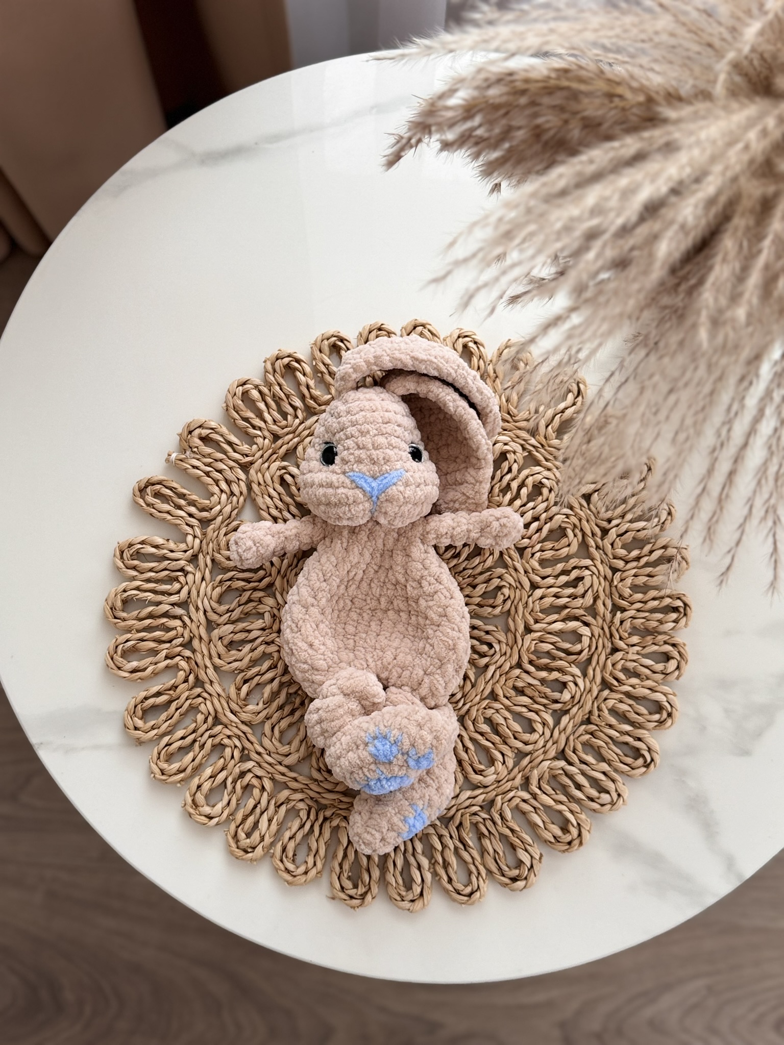 migdukas zuikutis su žydrom detalėm migdukas zuikutis su žydrom detalėm