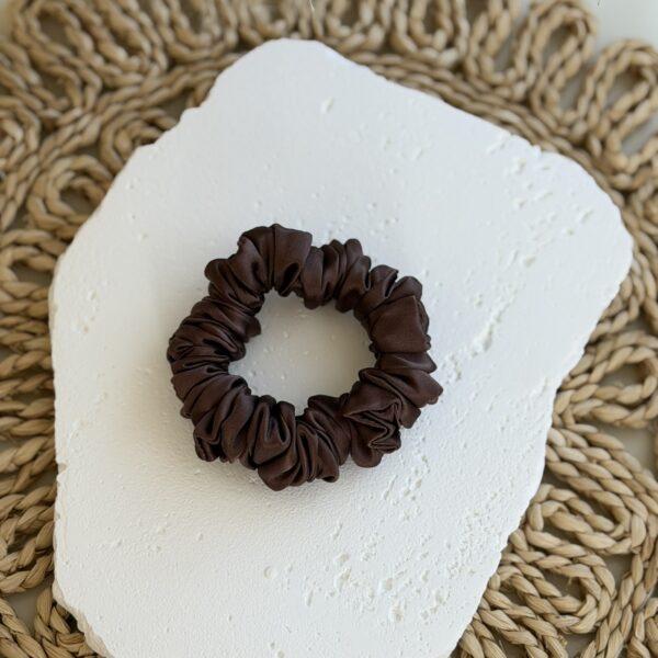 MINI šilkinė gumytė (Šokoladinė)