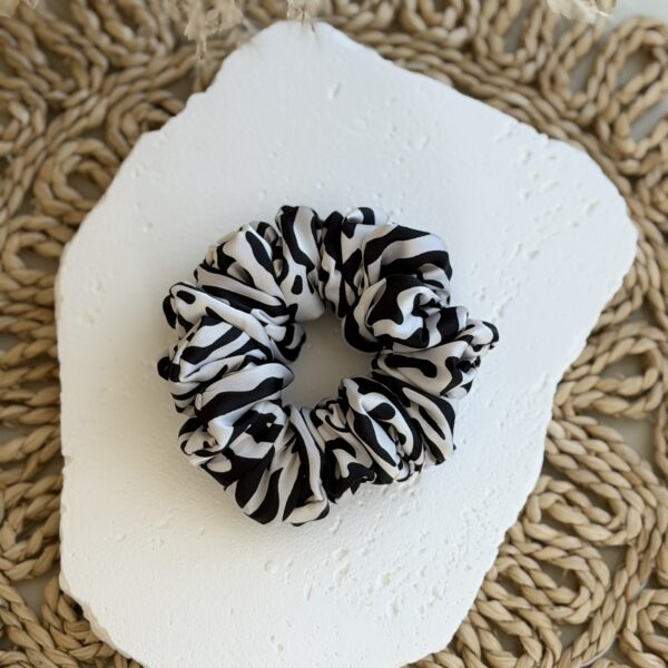 MIDI Armani šilko gumytė (Zebras)