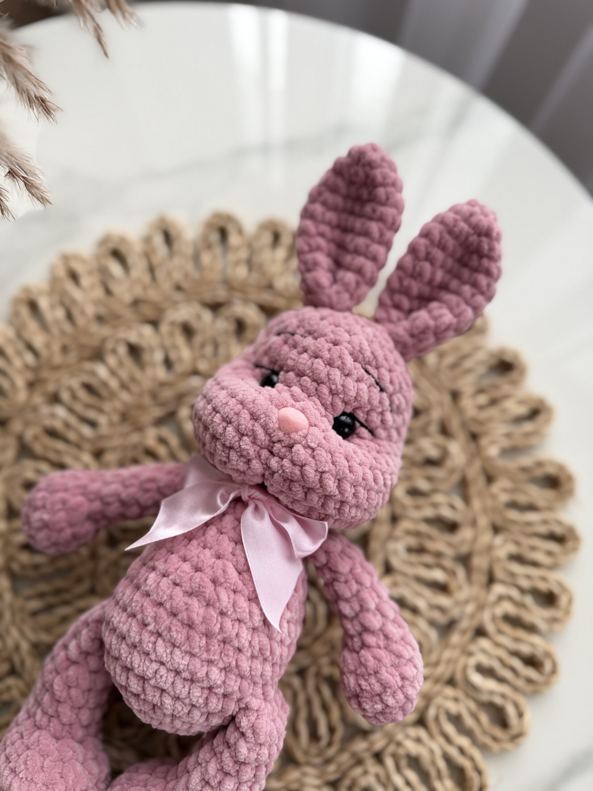 Mini zuikutis pelenu rožinis su rožiniu kaspinu - Image 2